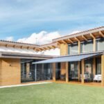 Toldo sobre la terraza de una casa unifamiliar, Tendals Caballol